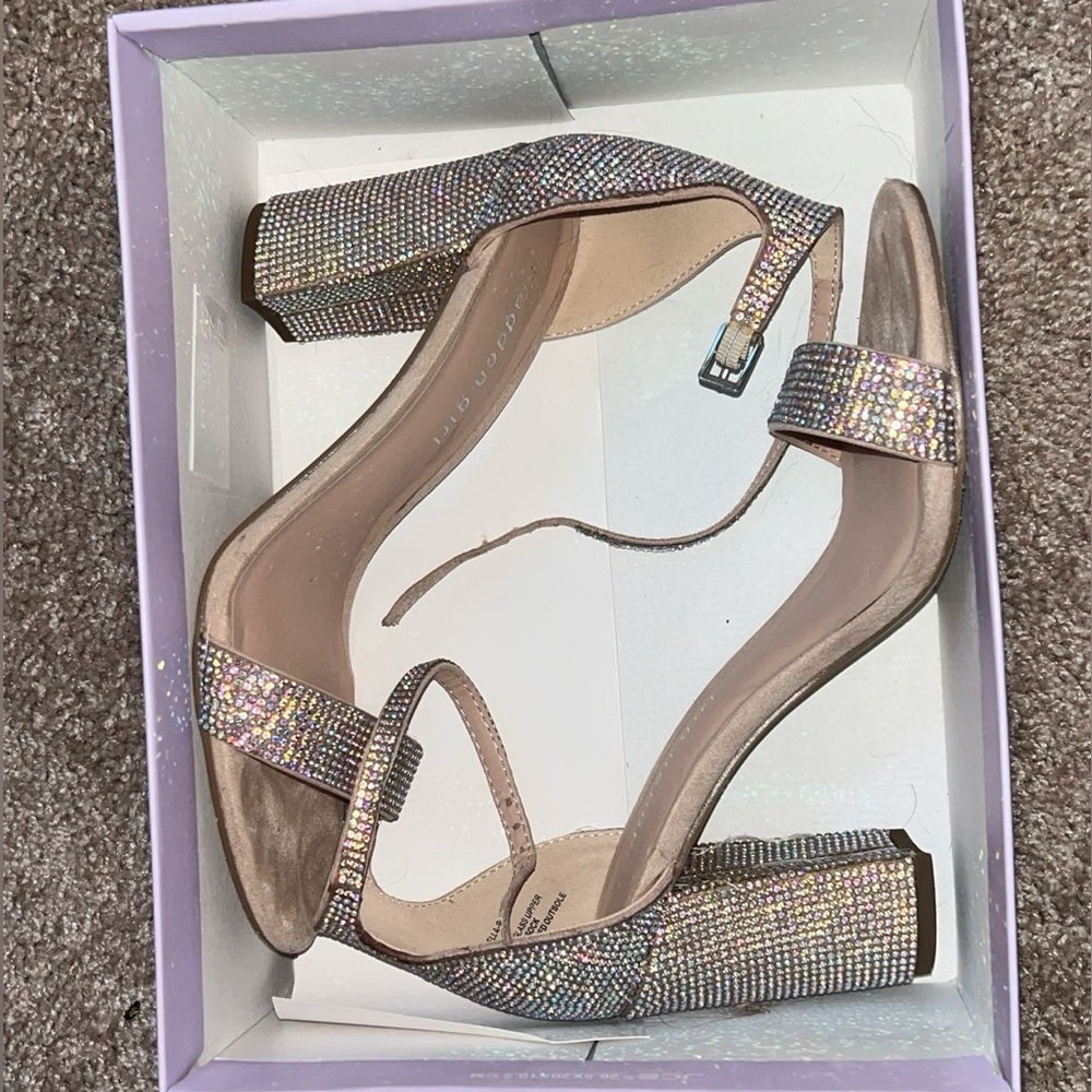 Size 7 Steve Madden silver heels